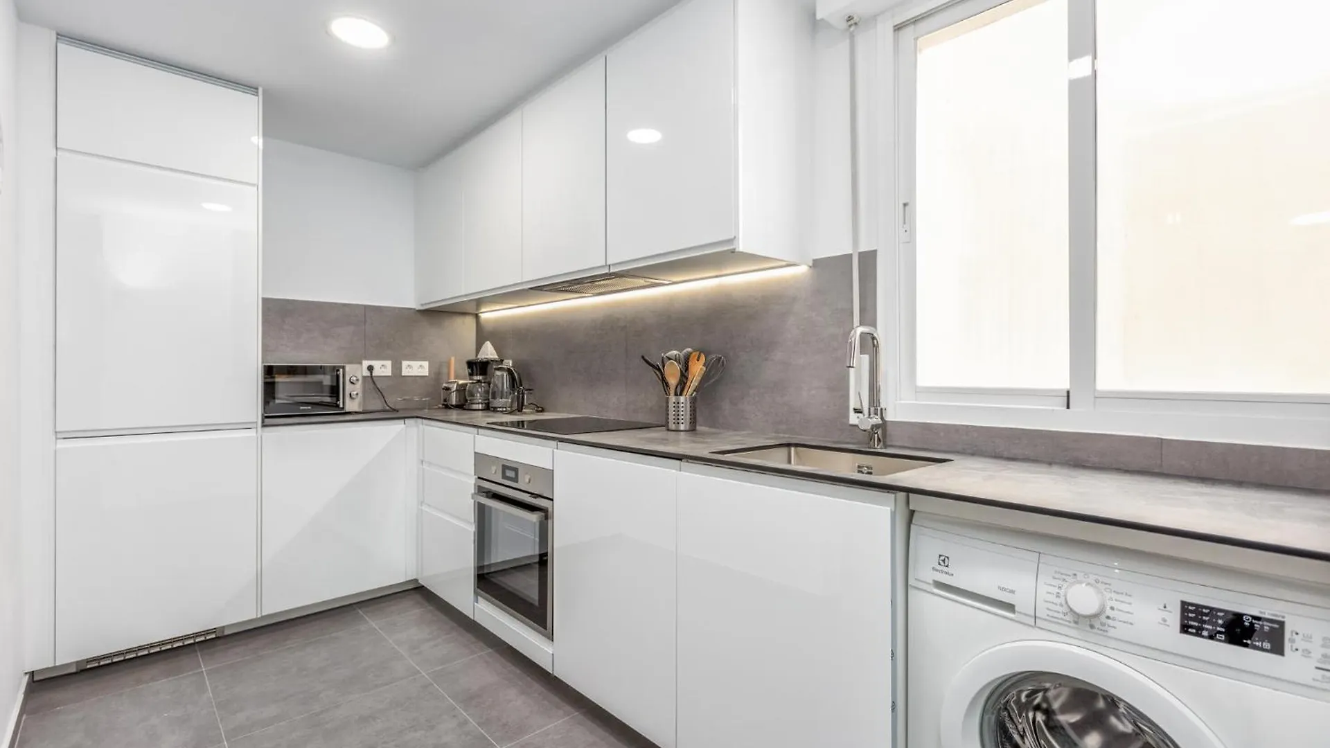 200M From The Beach Apartment San Pedro Marbella İspanya